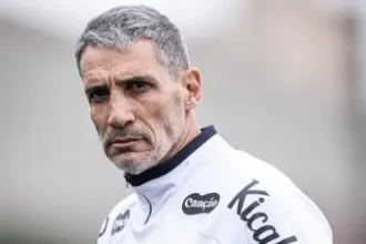 Santos demite técnico Juan Pablo Vojvoda após revés diante do Internacional