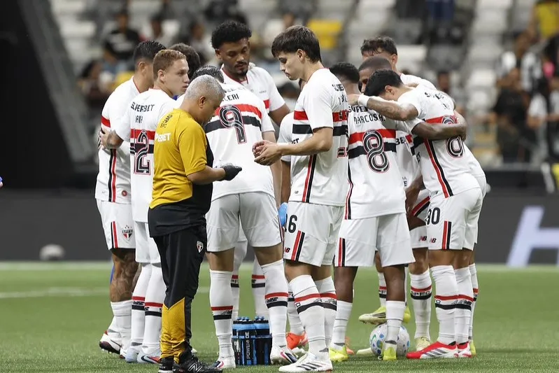 Lucas Moura sai de ambulância e desfalca São Paulo no Choque-Rei - Imagem do artigo