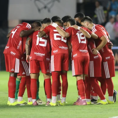 Internacional vence o Santos nos acréscimos e conquista primeira vitória no Brasileirão 2026