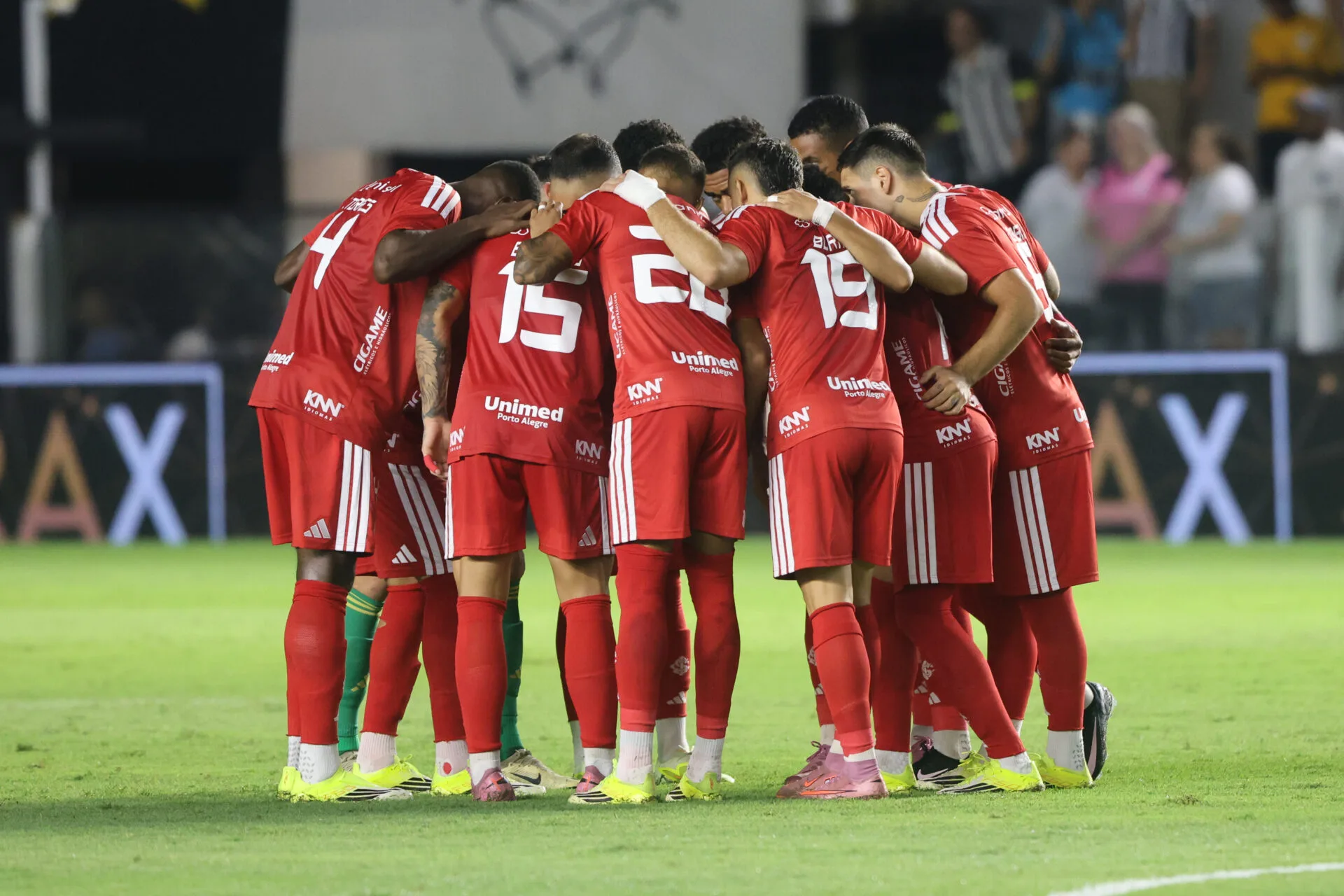 Internacional vence o Santos nos acréscimos e conquista primeira vitória no Brasileirão 2026 - Imagem do artigo