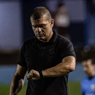 Vila Nova dispensa técnico Umberto Louzer após queda na Copa do Brasil