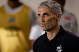 Santos demite o técnico Juan Pablo Vojvoda após revés diante do Internacional