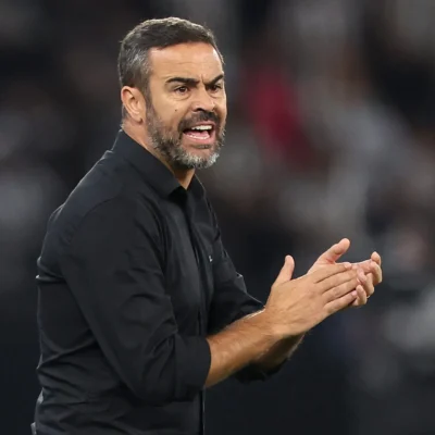Cruzeiro acerta bases com Artur Jorge e tenta liberação do Al-Rayyan