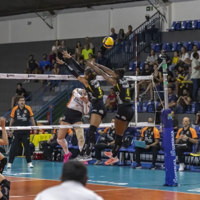 Osasco e Praia Clube duelam pela terceira posição da Superliga Feminina; veja onde assistir