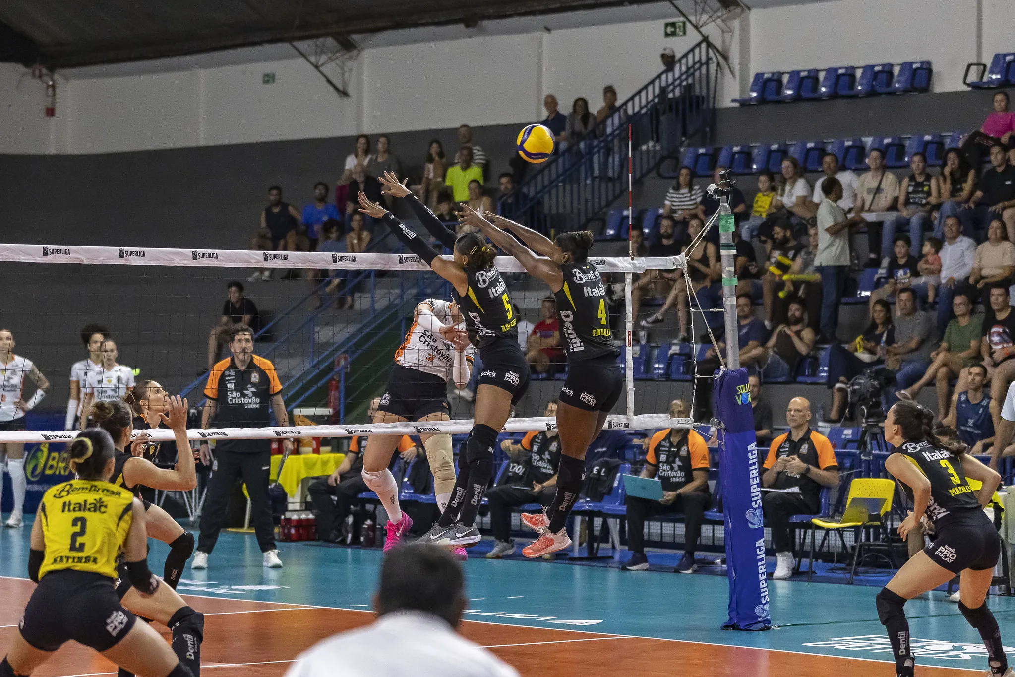 Osasco e Praia Clube duelam pela terceira posição da Superliga Feminina; veja onde assistir - Imagem do artigo