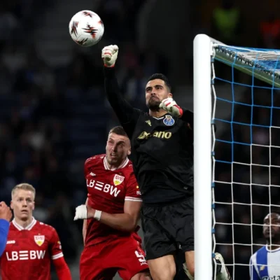 Goleiro Diogo Costa brilha e Porto elimina Stuttgart na Liga Europa