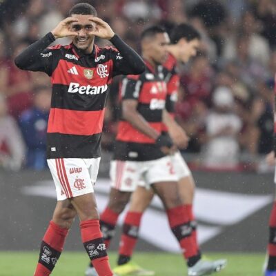 Flamengo bate Remo por 3 a 0 no Maracanã, alcança quarta vitória seguida e se mantém perto da ponta