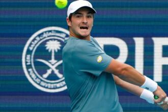 João Fonseca encara Carlos Alcaraz às 20h no Miami Open; veja onde assistir