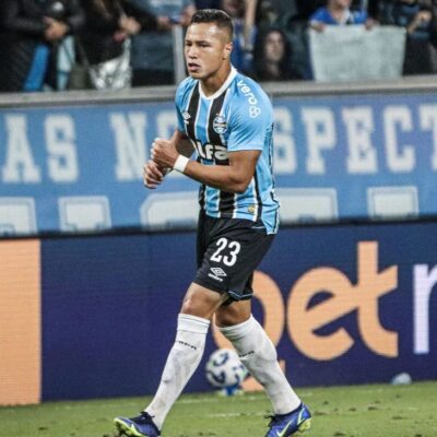 Marlon é operado em Porto Alegre e deve receber alta no domingo após fratura no tornozelo