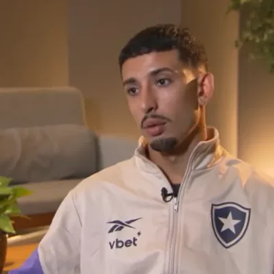 Santi Rodríguez volta a ser opção no Botafogo e reconhece peso da transferência de R$ 97 milhões