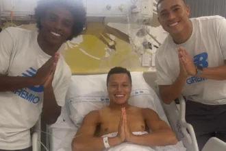 Após cirurgia, Marlon recebe visitas e mantém bom humor durante recuperação no hospital