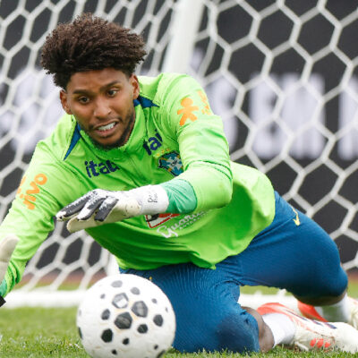 Convocação de Hugo Souza reacende debate sobre goleiros da Seleção