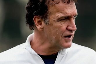 Santos oficializa retorno de Cuca horas após dispensar Vojvoda