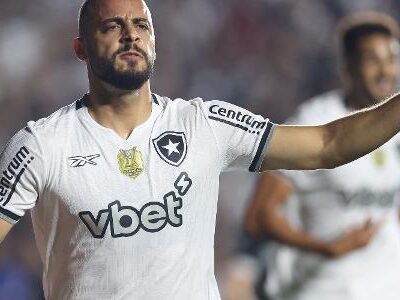 Impasse salarial complica plano do Corinthians para contratar Arthur Cabral