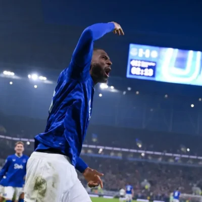 Everton bate Chelsea por 3 a 0, Beto marca dois e time de Liverpool encosta no G4