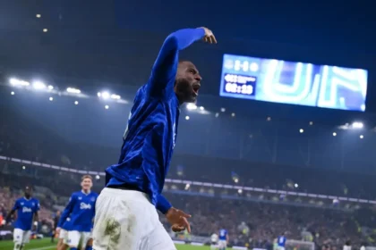 Everton bate Chelsea por 3 a 0, Beto marca dois e time de Liverpool encosta no G4