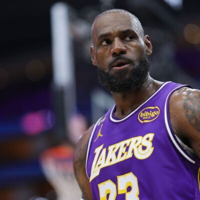 LeBron James ultrapassa Robert Parish e vira recordista de partidas da NBA
