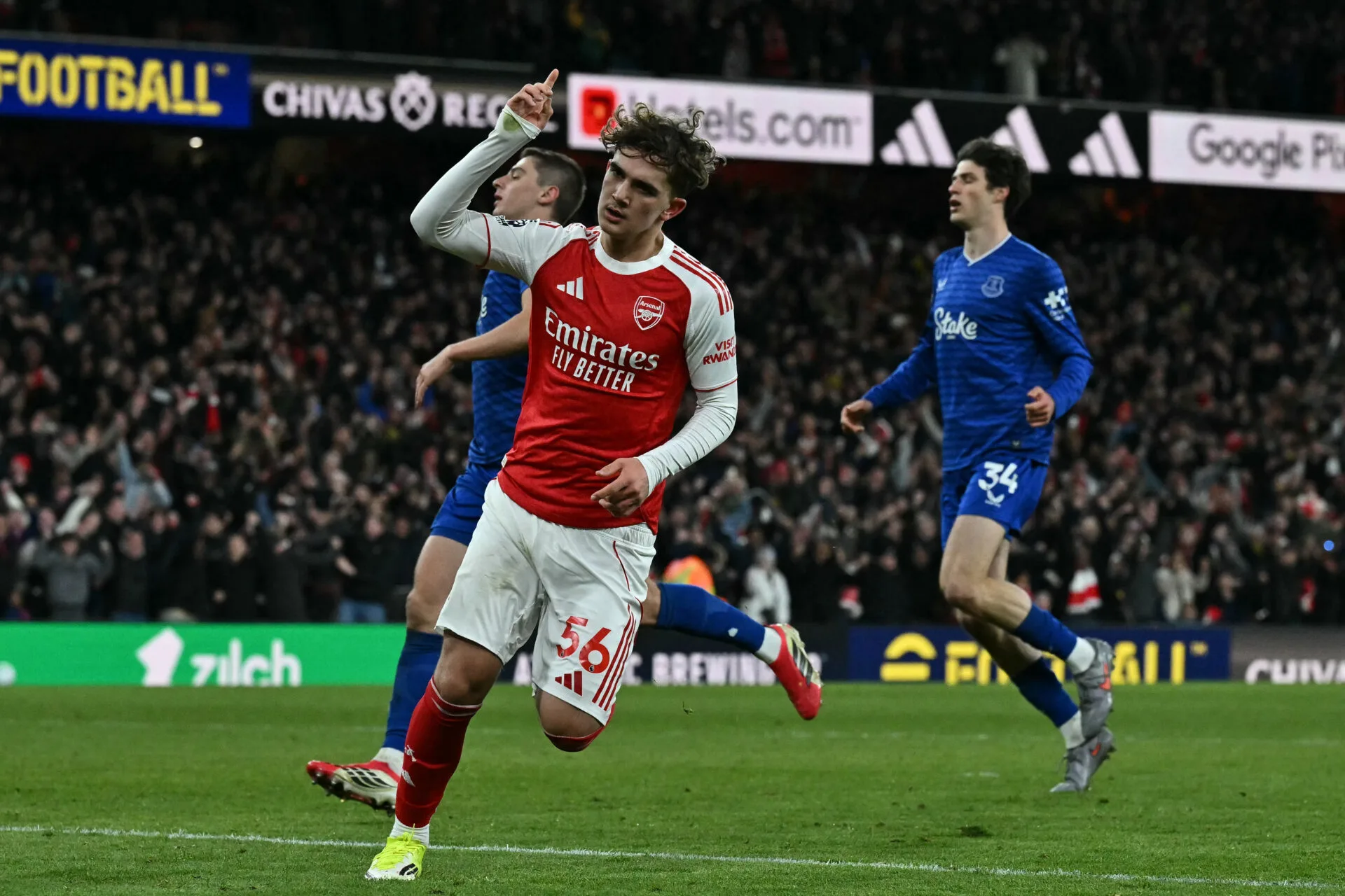 Tuchel adota cautela e deixa prodígio do Arsenal fora da seleção inglesa - Imagem do artigo