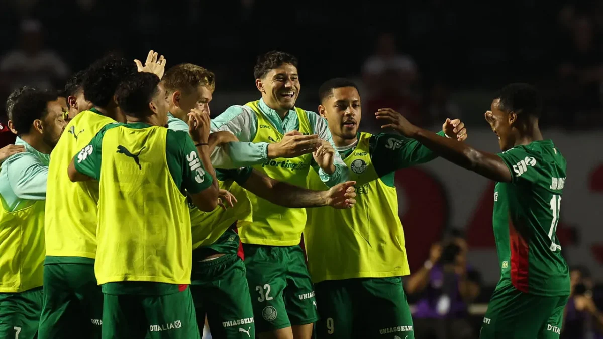 Palmeiras vence o Choque-Rei no MorumBIS e assume a liderança isolada do Brasileirão