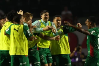 Palmeiras vence o Choque-Rei no MorumBIS e assume a liderança isolada do Brasileirão