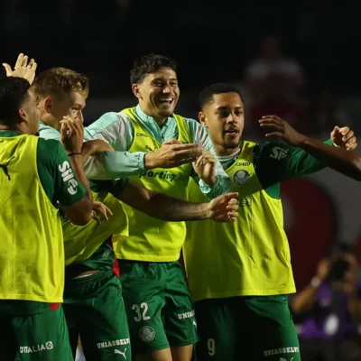 Palmeiras vence o Choque-Rei no MorumBIS e assume a liderança isolada do Brasileirão