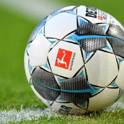 Placar destaca clube de membros e cobertura da partida Augsburg x Stuttgart pela Bundesliga