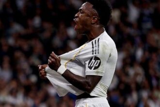 Vini Jr. marca duas vezes e garante virada do Real Madrid sobre o Atlético