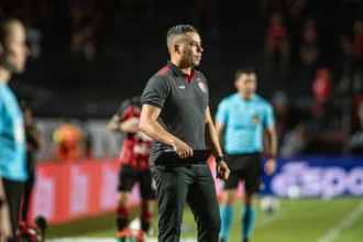 Jair Ventura celebra triunfo sobre o Mirassol e mira regularidade do Vitória na Série A