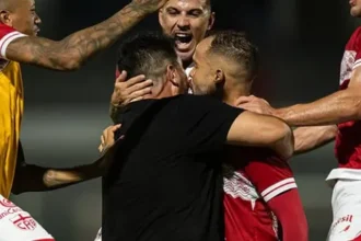 Barroca destaca poder de reação do CRB após empate nos acréscimos diante do Vila Nova