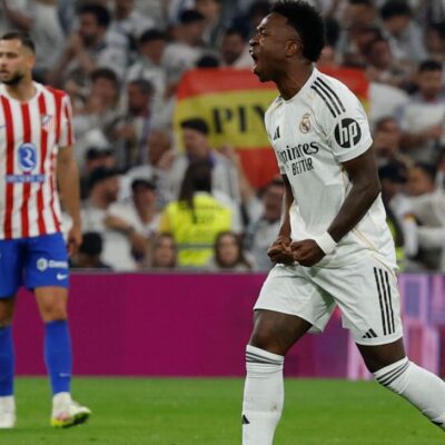 Vinicius Jr. brilha com dois gols, Real Madrid bate Atlético de Madrid por 3 a 2 e segue na cola do Barcelona