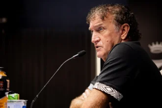 Cuca contesta anulação de gol e critica VAR após empate entre Santos e Cruzeiro