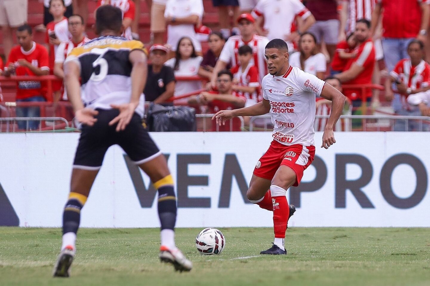 Náutico é superado pelo Criciúma na abertura da Série B após expulsão no início do segundo tempo - Imagem do artigo