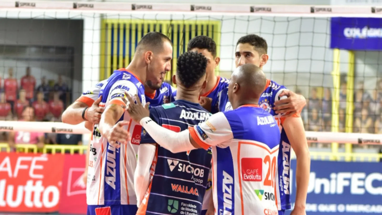 Monte Carmelo garante vaga inédita nos playoffs da Superliga Masculina ao vencer Praia Clube
