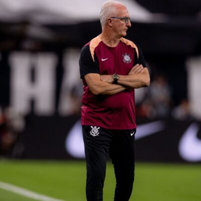 Dorival Júnior diz que expulsão de Evertton Araújo travou Corinthians x Flamengo