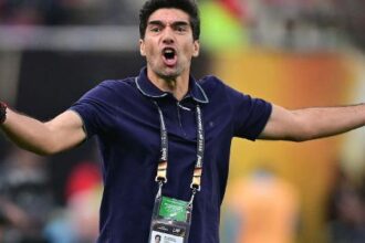 Colunista questiona explosões de técnicos e jogadores no futebol masculino