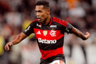 Alex Sandro é desconvocado por lesão, e Ancelotti chama Kaiki para amistosos da Seleção