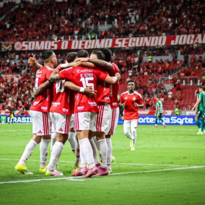 Internacional domina Chapecoense, faz 2 a 0 no Beira-Rio e respira no Brasileirão