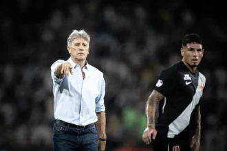 Renato Gaúcho mantém embalo do Vasco, faz piada e cobra atacante após vitória sobre o Grêmio