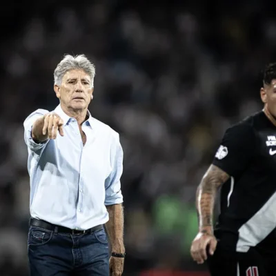 Renato Gaúcho mantém embalo do Vasco, faz piada e cobra atacante após vitória sobre o Grêmio