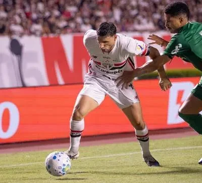 São Paulo chega a 12 partidas sem vencer o Palmeiras e vê rival assumir a ponta do Brasileiro