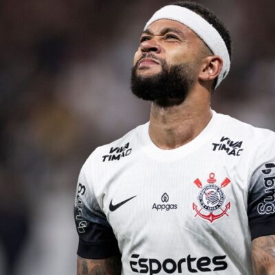 Corinthians confirma estiramento de Memphis Depay, que seguirá para a seleção holandesa mesmo lesionado