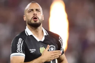 Corinthians abre negociação com Botafogo para empréstimo de Arthur Cabral