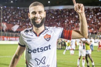 Vitória tenta repatriar Wagner Leonardo e negocia empréstimo com o Grêmio
