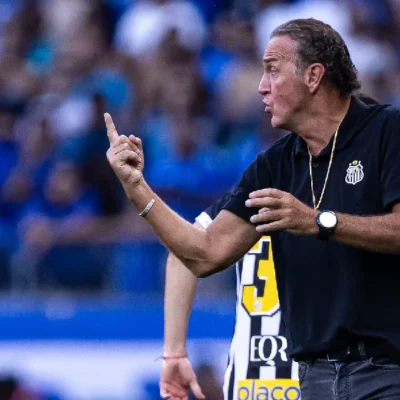 Cuca chega ao Santos com salário no patamar de Vojvoda e cláusula de saída reduzida