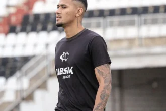 Lesão no joelho afasta Lucas Lima do Comercial pelo restante da temporada