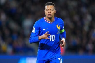 Mbappé enfrenta o Brasil pela primeira vez e revive tradição de craques franceses diante da Seleção