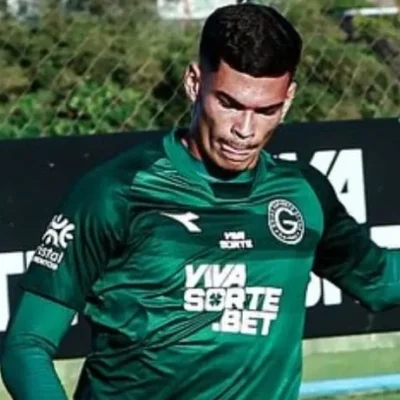 Botafogo se aproxima de acordo com zagueiro Anthony, do Goiás