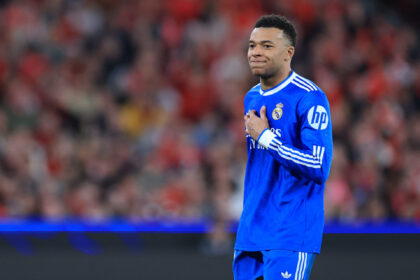 Erro em exame faz Real Madrid avaliar joelho incorreto de Mbappé, revela jornal