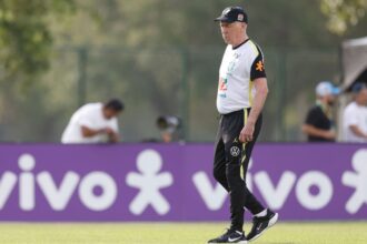 Ancelotti garante Léo Pereira entre os titulares contra a França e mantém indefinição na zaga