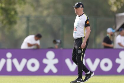 Ancelotti garante Léo Pereira entre os titulares contra a França e mantém indefinição na zaga
